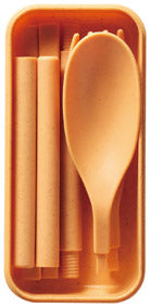 リル バンブー配合カトラリー3点セットのケースをあけた画像