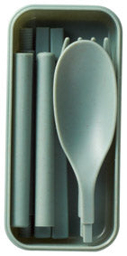 リル バンブー配合カトラリー3点セットグリーンのケースを開けた画像