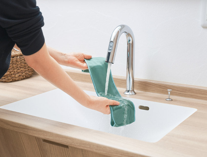 リル 再生PETクールタオルを水にぬらすイメージ