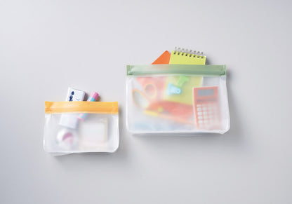 リル　繰り返し使えるジッパーバッグ２枚組に雑貨を入れたイメージ