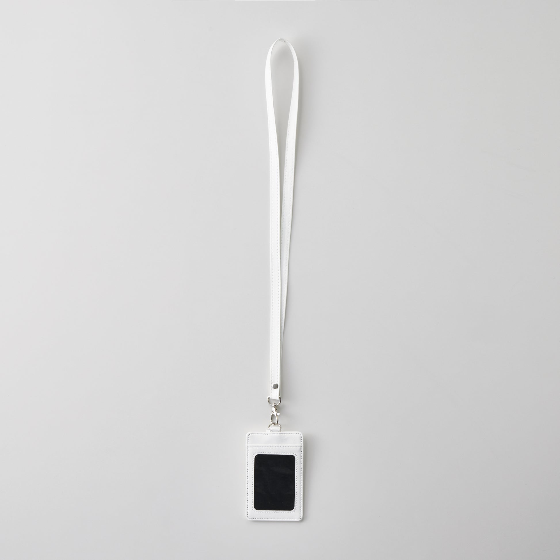 パスケース（ネックストラップ付）　表　ホワイト