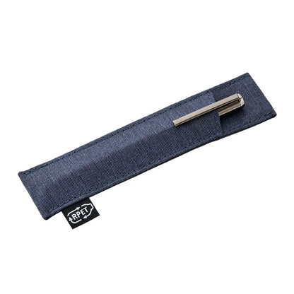 リサイクルPETボールペン（ケース入り）のペンをケースにいれたイメージ