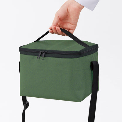 リフェロ・再生PET2WAYボックスクーラーバッグを手に持った写真