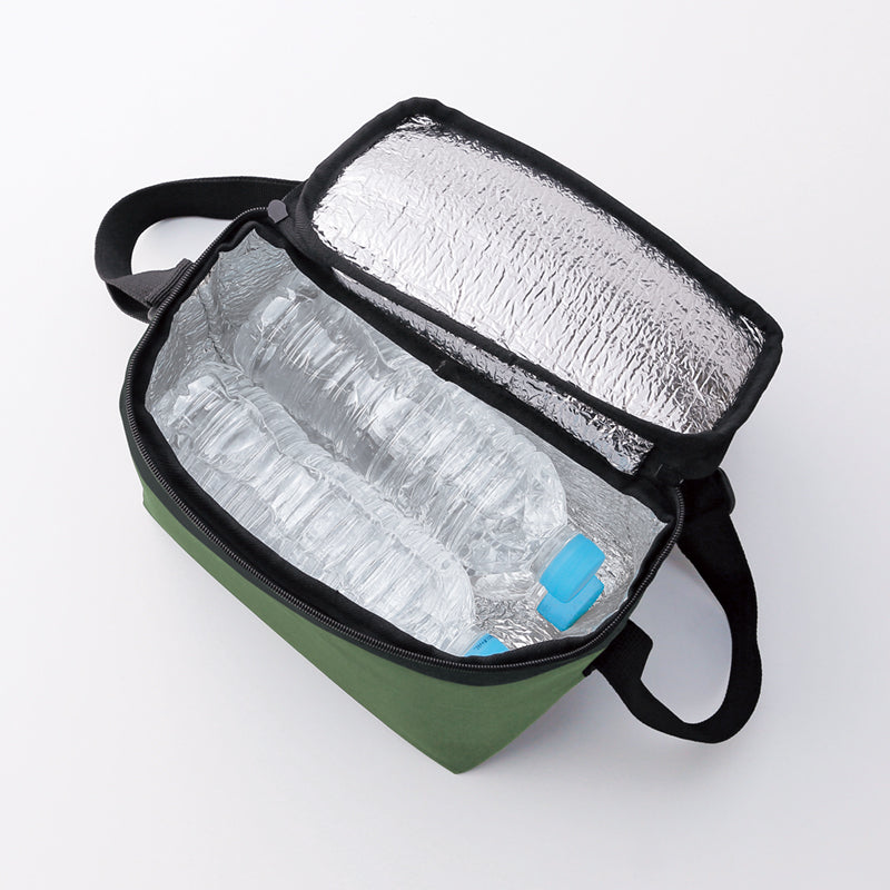 リフェロ・再生PET2WAYボックスクーラーバッグにペットボトルを入れた写真