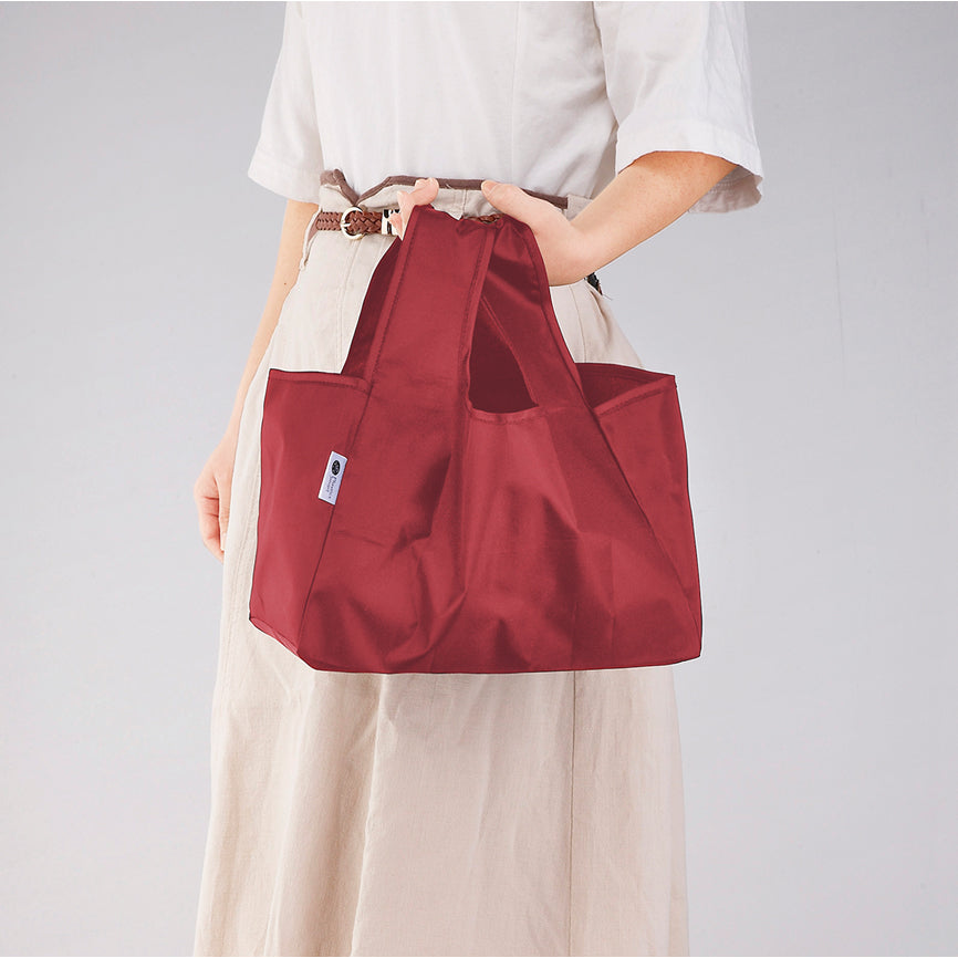 リフェロ・再生PETマチ広エコバッグを手に持った写真