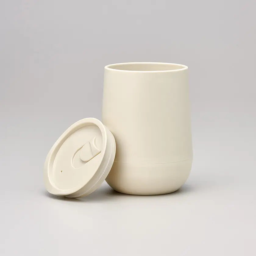 蓋付きラウンドタンブラー 320mlのベージュの蓋とタンブラー