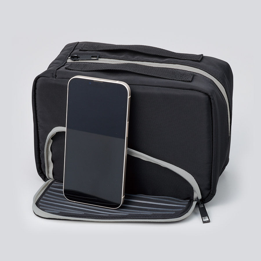 スマホが立てられるクーラーランチポーチ