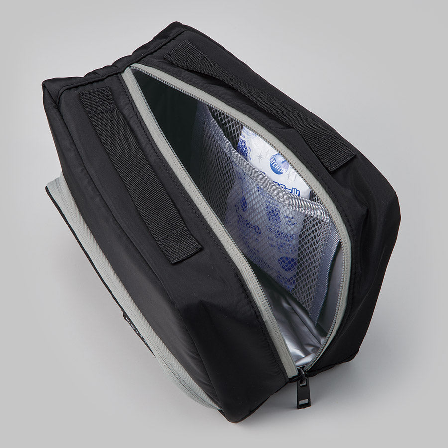 スマホが立てられるクーラーランチポーチ