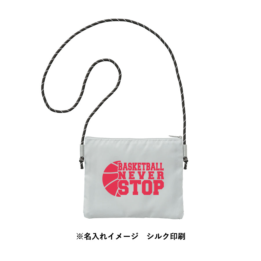 メッシュポケットサコッシュにシルク印刷で名入れしたイメージ