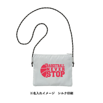 メッシュポケットサコッシュにシルク印刷で名入れしたイメージ
