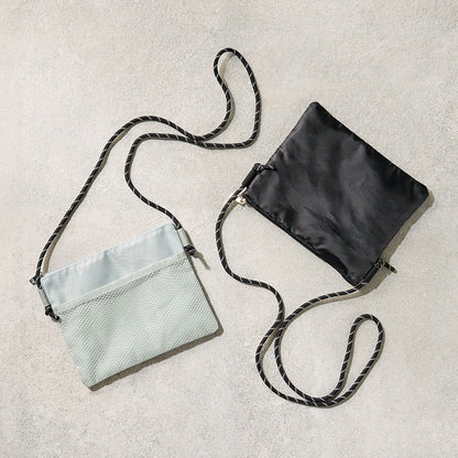 メッシュポケットサコッシュ　ブラックとグレー