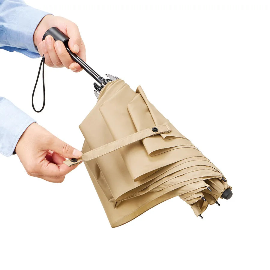 たたんでも伸ばしても使えるUV傘