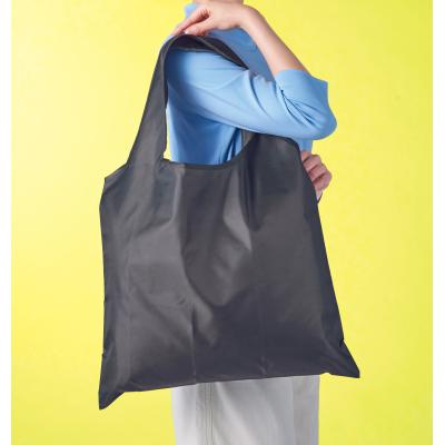 ザ・バッグ（肩掛けタイプ）＃ｓｕｓｔａｉｎａｂｌｅ　グレーを肩から掛けたイメージ