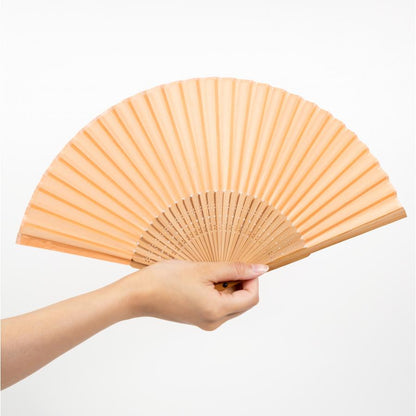 涼風和扇子を広げて手に持ったイメージ