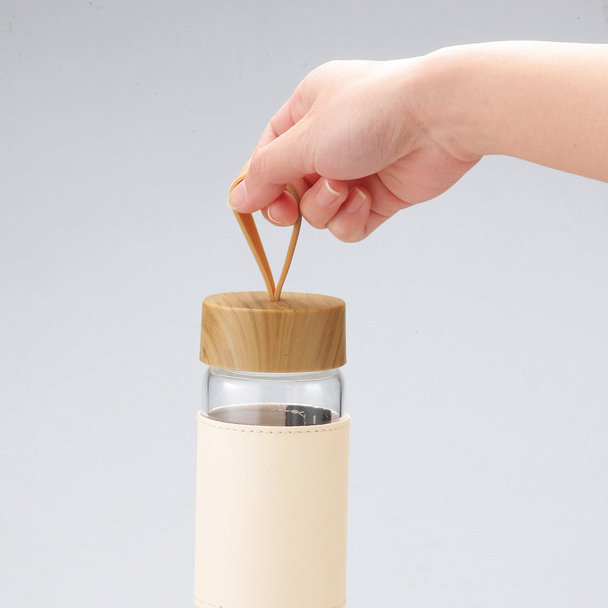 ウッドスタイル耐熱ガラスボトル（カバー付きのストラップの写真