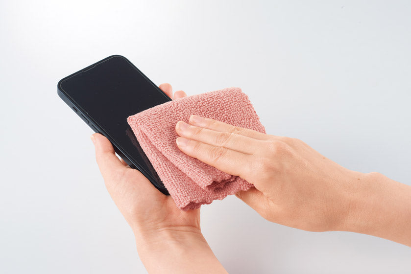 イエピカ　マイクロファイバークロス３枚組で携帯そふくイメージ