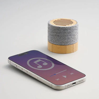 バンブーBluetoothミニスピーカーと携帯を接続したイメージ