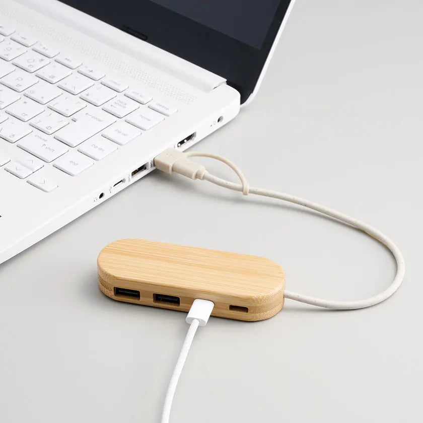 バンブーUSBハブをPCに接続したイメージ
