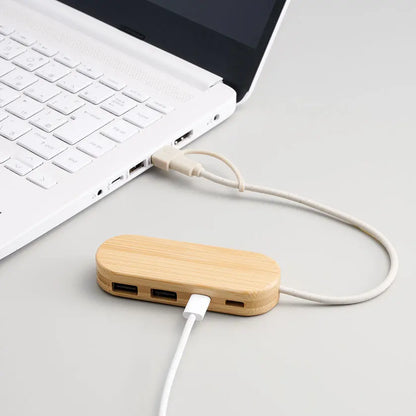 バンブーUSBハブをPCに接続したイメージ