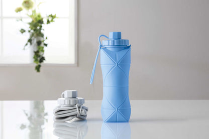 コルン／シリコン折りたたみボトル６００ｍｌ 折りたたみ時と広げた時の比較