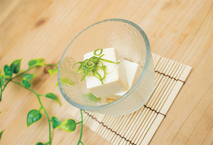 涼々ガラスのマルチカップ4Ｐ　使用イメージ(冷やっこ)