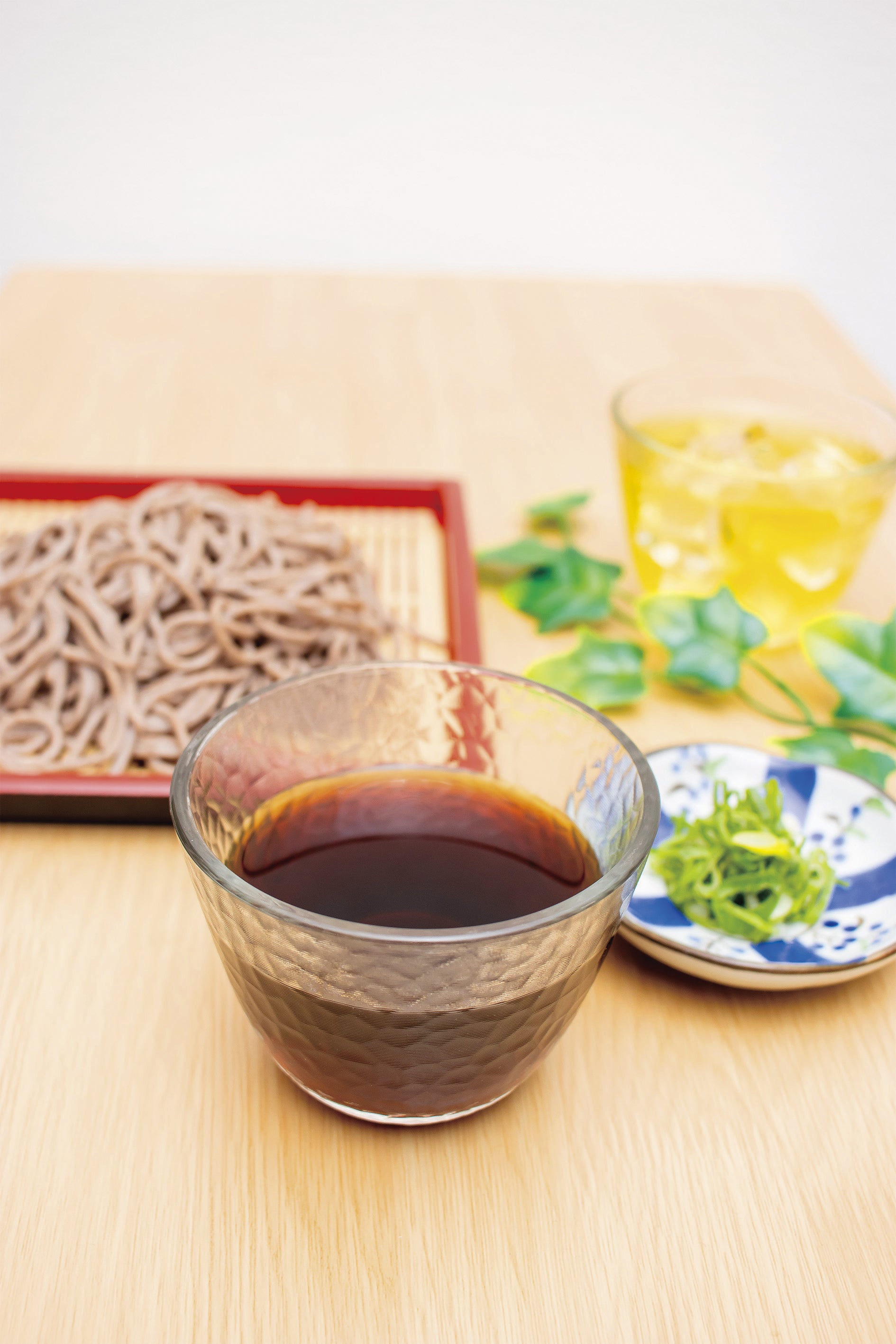 涼々ガラスのマルチカップ4Ｐ　使用イメージ(めんつゆ)