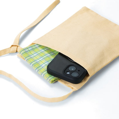 5オンス・厚手ポケット付きコットンサコッシュ中にものを入れたイメージ