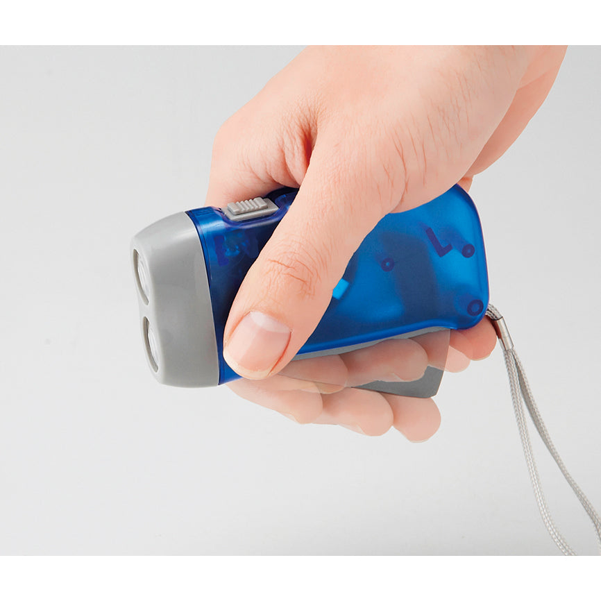 ダイナモハンドLEDライト  手に持った時の大きさイメージ