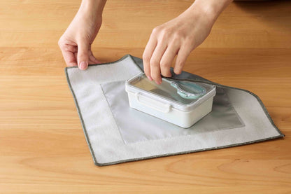 包むの簡単　保冷クロス　使用イメージ(お弁当箱)