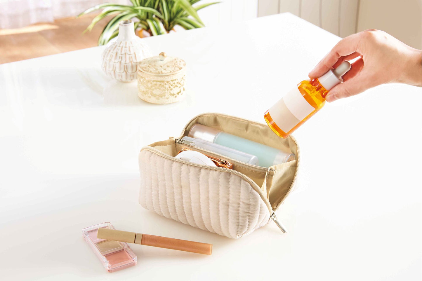 エルジール／大きく開いてたっぷり入るポーチ