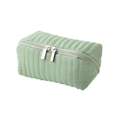 エルジール／大きく開いてたっぷり入るポーチ　グリーン