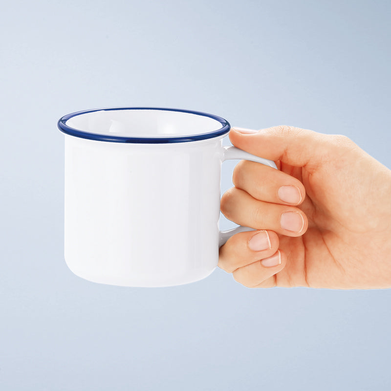 ホーローライクマグ【色指定可】　手に持った時の大きさイメージ　ネイビー