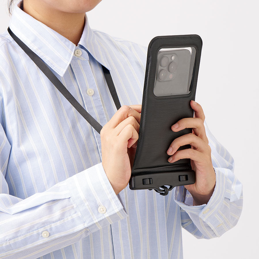 水に浮くモバイルウォータープルーフポーチ　ポーチに入れたまま撮影可能