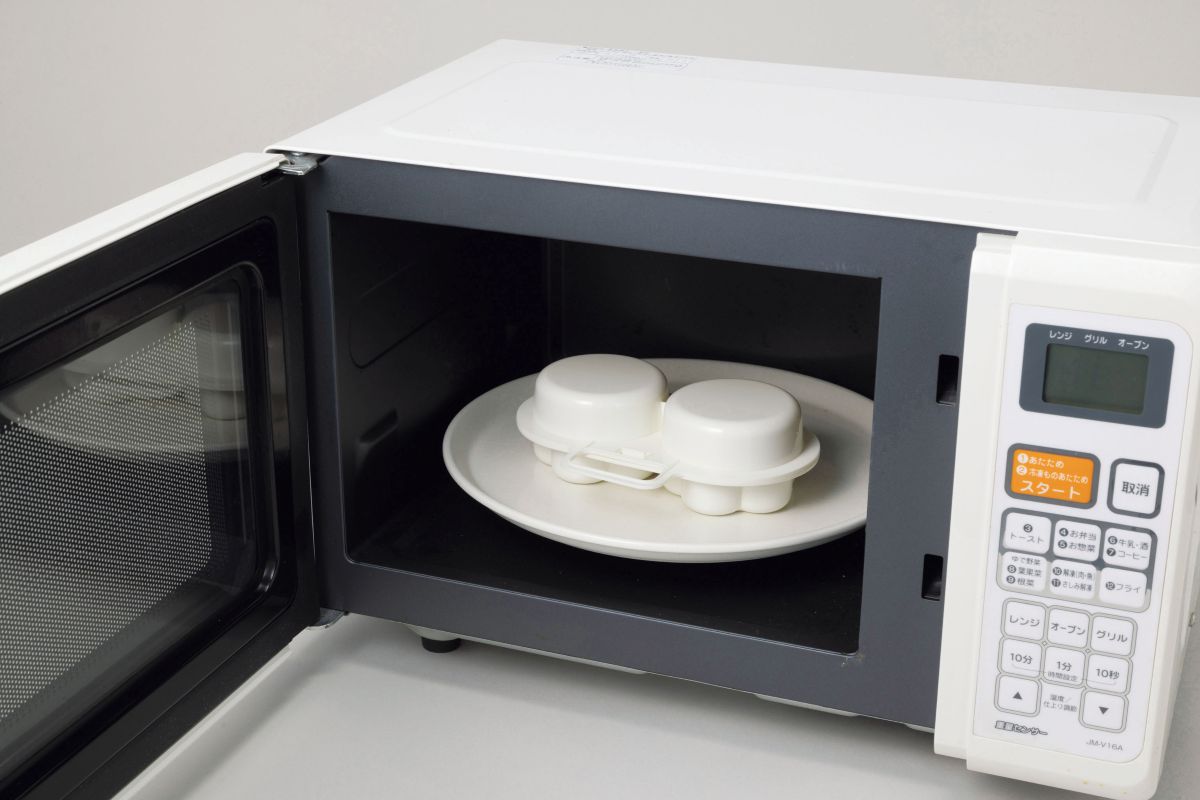 目玉焼きメーカー　レンジに入れた様子