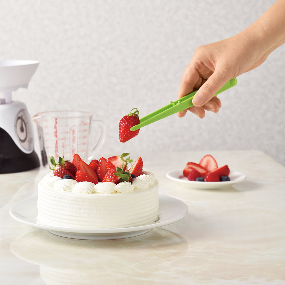 フリッツトング  使用イメージ　いちご