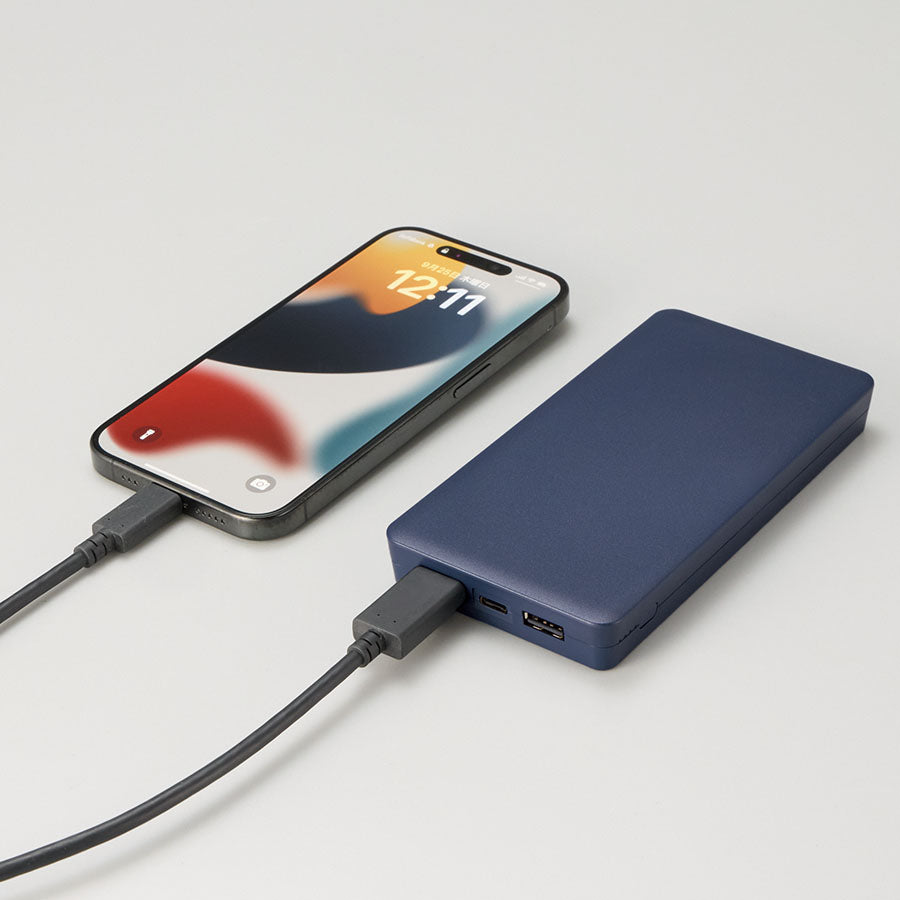 全面印刷できるモバイルチャージャー10000　スクエア　使用イメージ