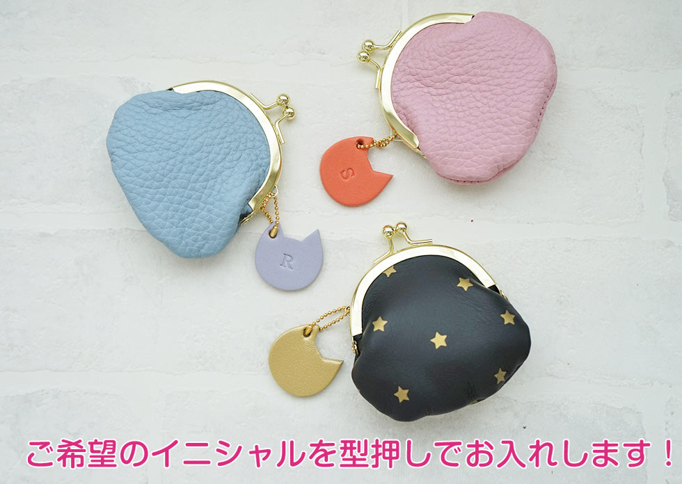 hoshinooto/本革ネコチャーム（大サイズ）　イニシャルを型押ししたイメージ