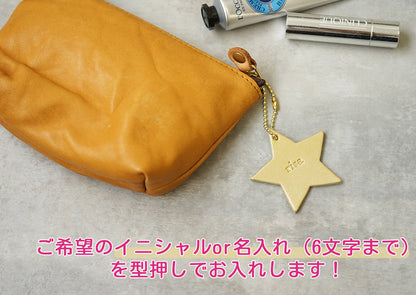 hoshinooto/本革 星チャーム（大サイズ）はご希望のイニシャルか名入れ(6文字まで)を型押しでお入れします
