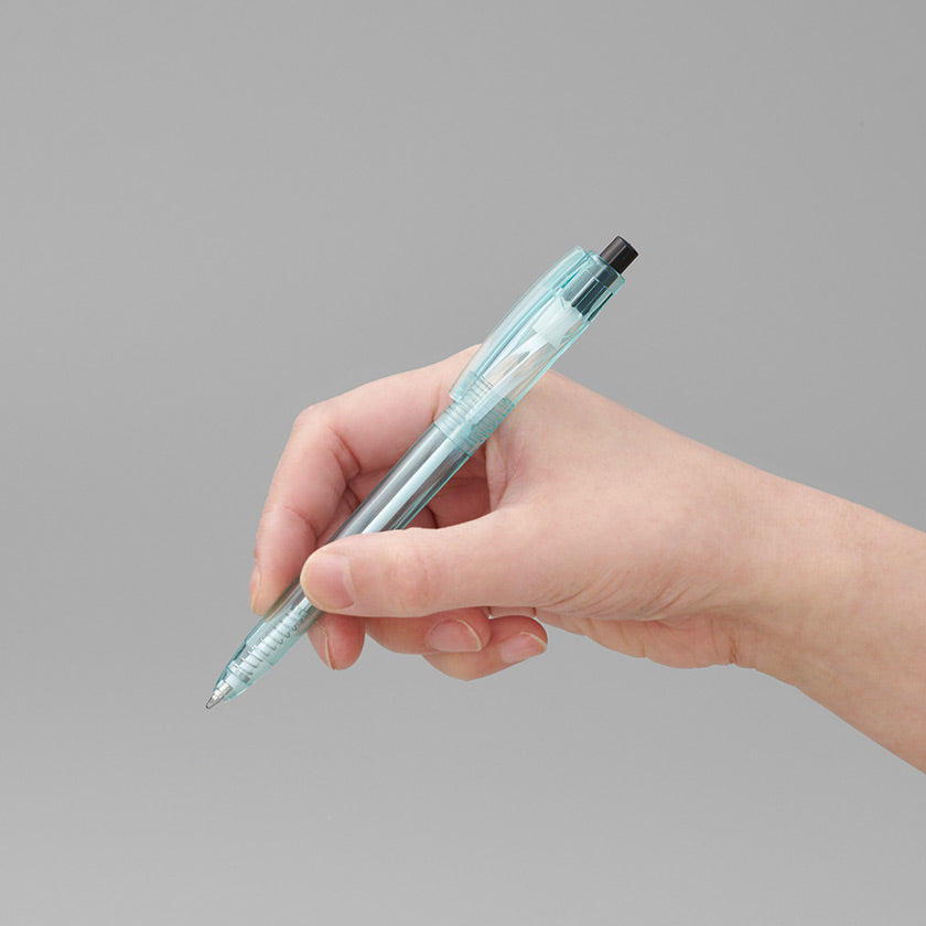 海洋プラスチックをリサイクルしたボールペン