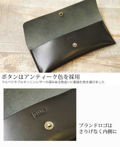 jour7[ジョルセ] /栃木レザー ペンケース[brique-ブリック]のボタンはアンティーク色を採用しています