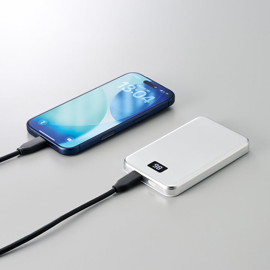 マグネット対応準固体電池モバイルチャージャー5000　使用イメージ