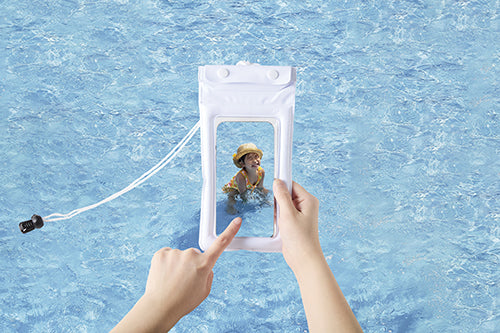 携帯防水ポーチ　使用イメージ