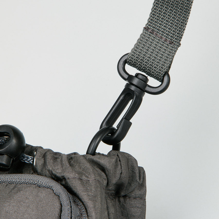 MOTTERUクーラーボトルホルダーサコッシュ　フック部分アップ