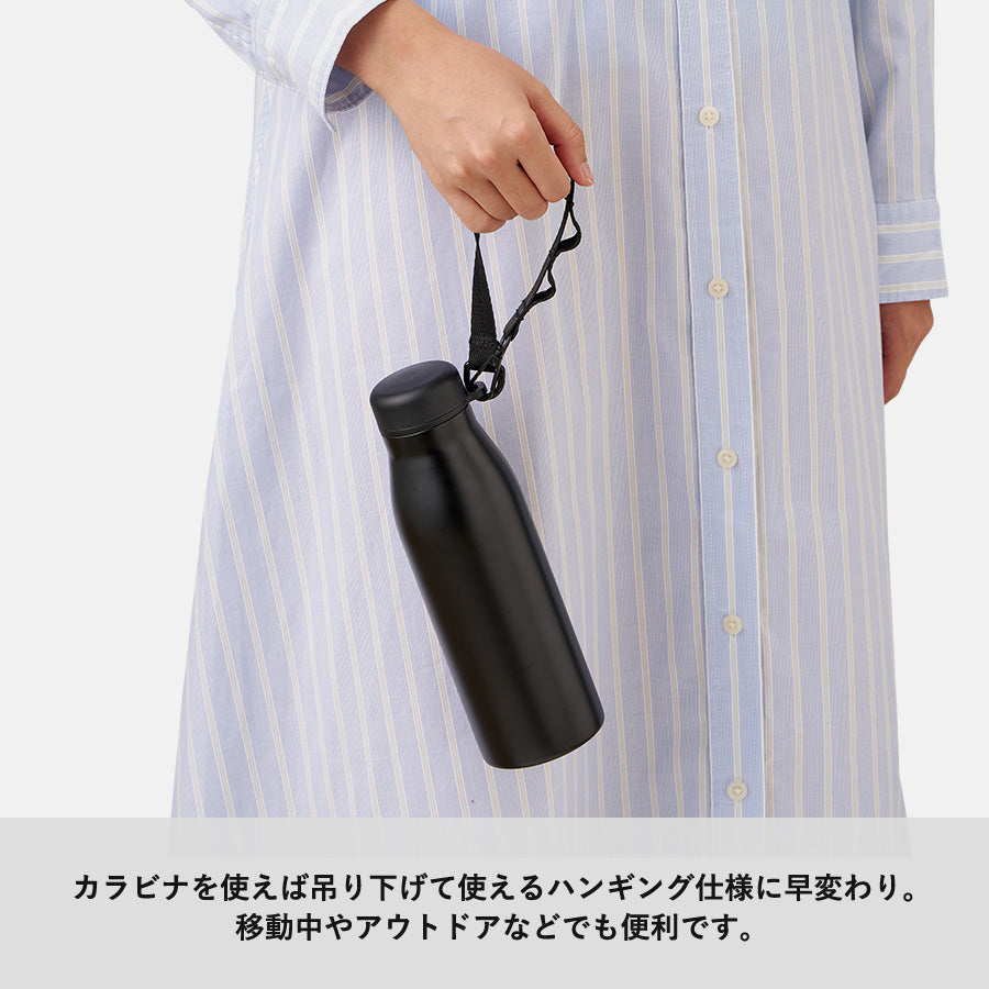 MOTTERUショルダーサーモステンレスボトルPLUS　吊り下げて使用したイメージ