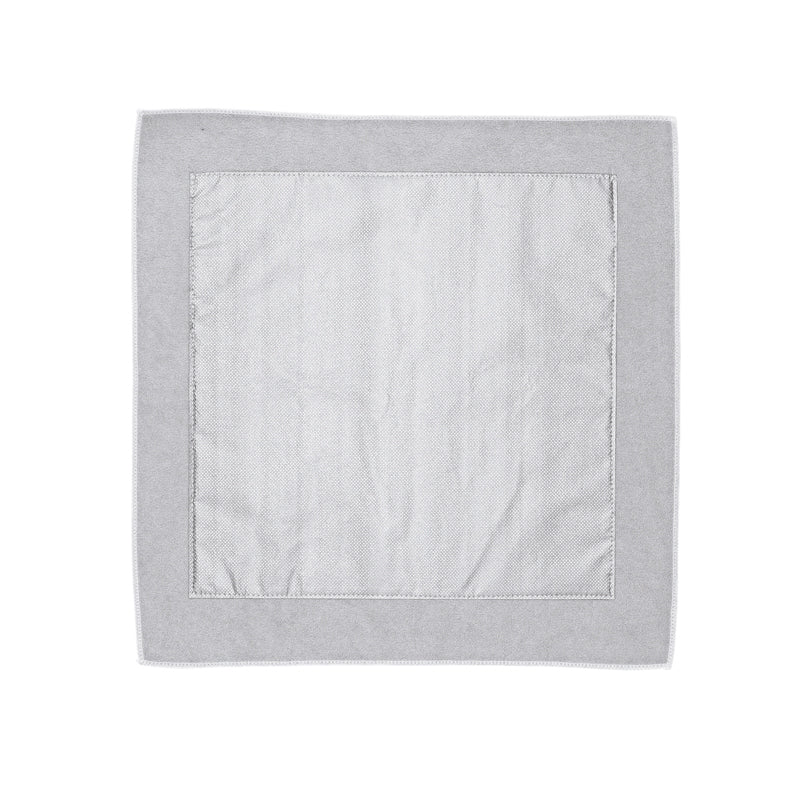 裏面にはアルミ蒸着フィルムがあり保冷保温が可能