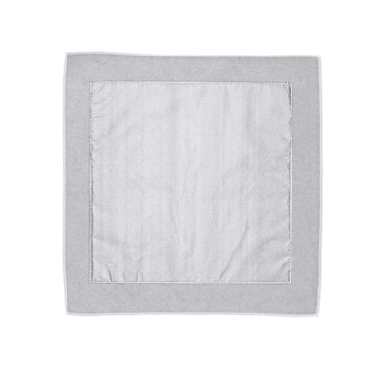 裏面にはアルミ蒸着フィルムがあり保冷保温が可能