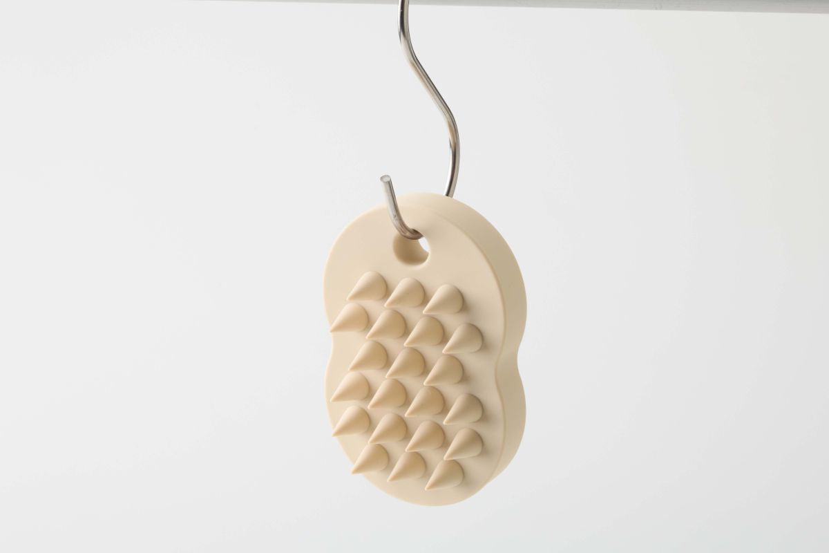 ノッカ／シリコンブラシ　フックに掛けれる穴あり