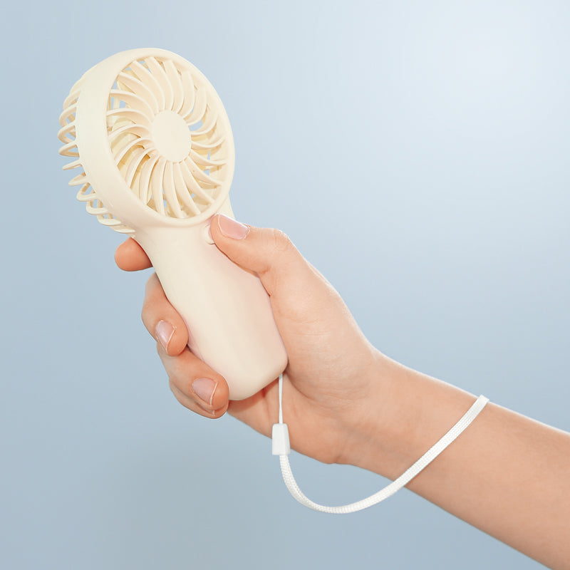 ポータブルハンディファン（ハンドストラップ付き）　手に持った時の大きさイメージ