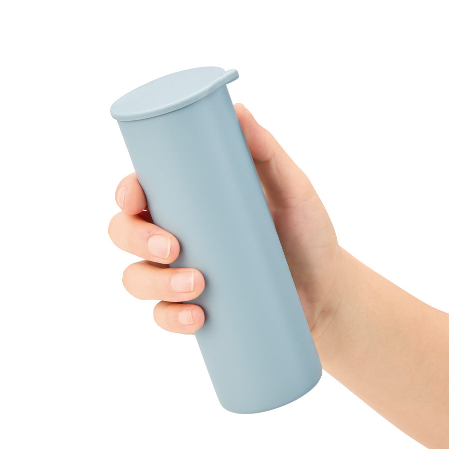 ポータブルシリコン氷のう　手に持った時の大きさイメージ