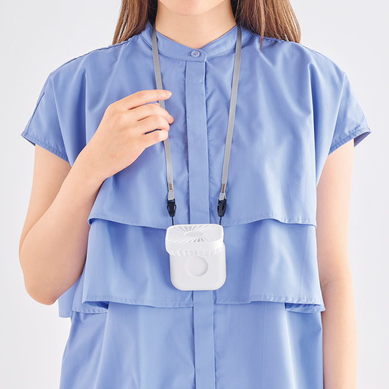 充電式3WAY折りたたみハンディファン（ネックストラップ付き）　ネックストラップ使用イメージ